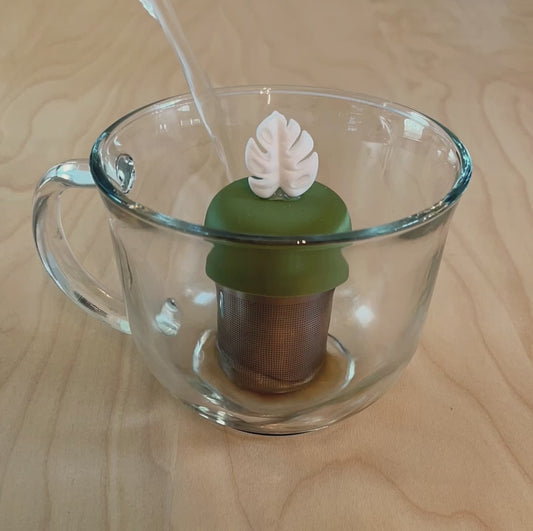 White Monstera Leaf Floating Tea Steeper I Green Base