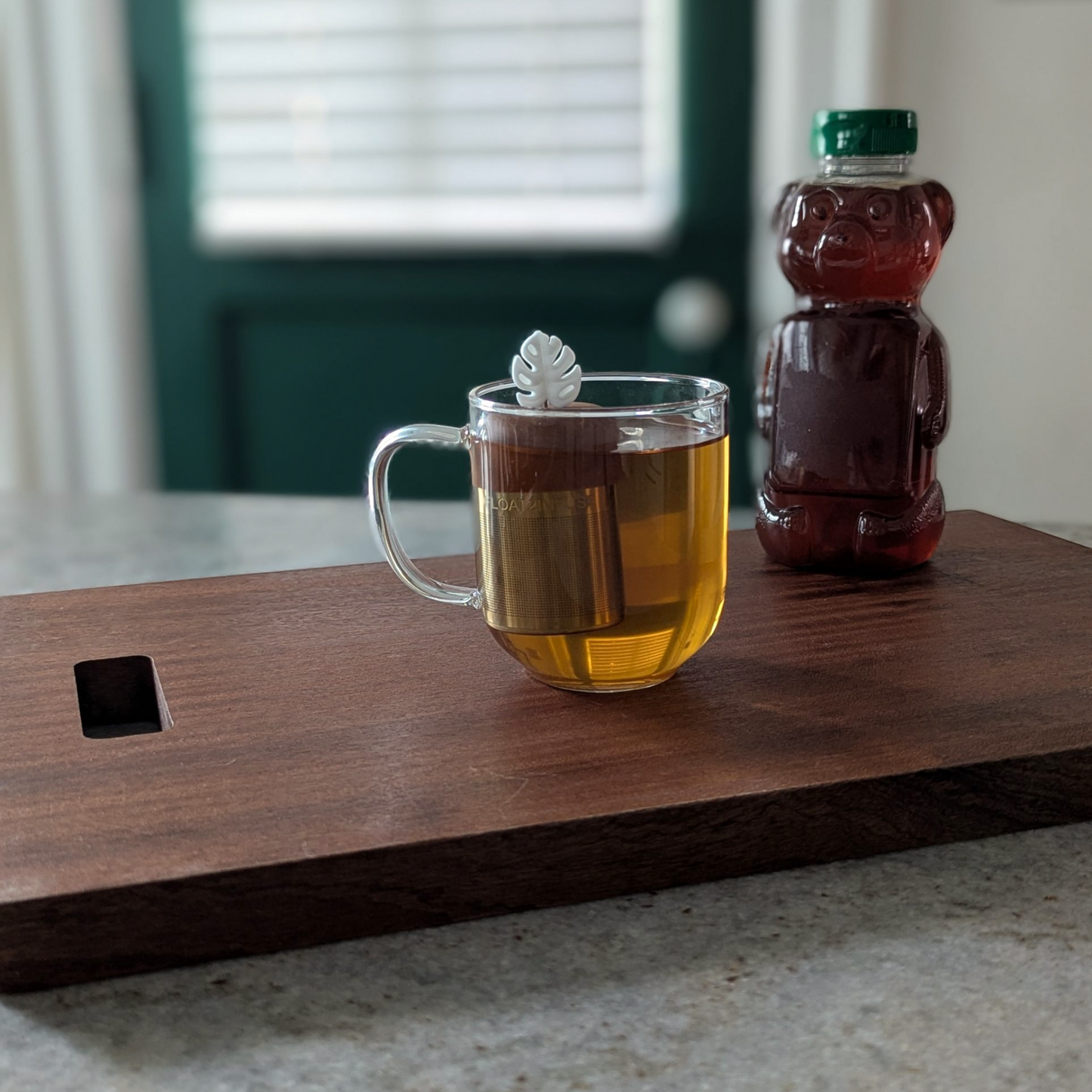 White Monstera Floating Tea Steeper™ l light brown