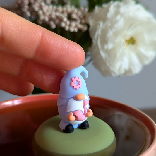 Floating Summer Gnome Tea infuser