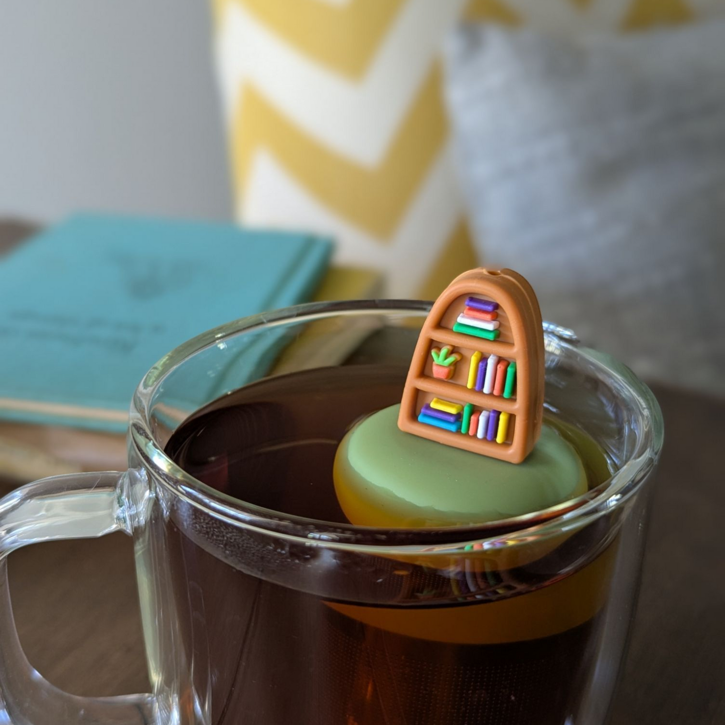 Plant Bookshelf Floating Tea Steeper™