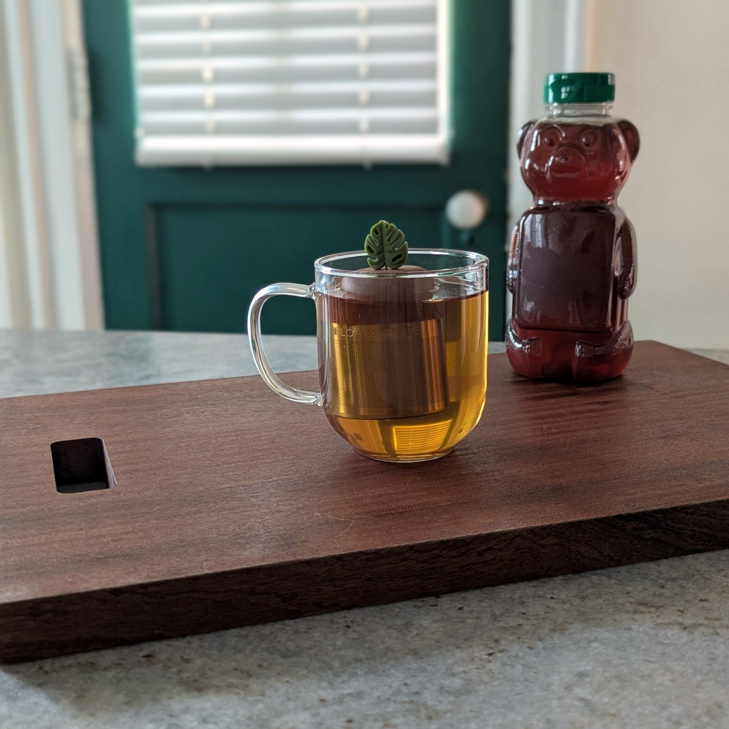 Army Green Monstera Leaf Floating Tea Steeper™ l light brown