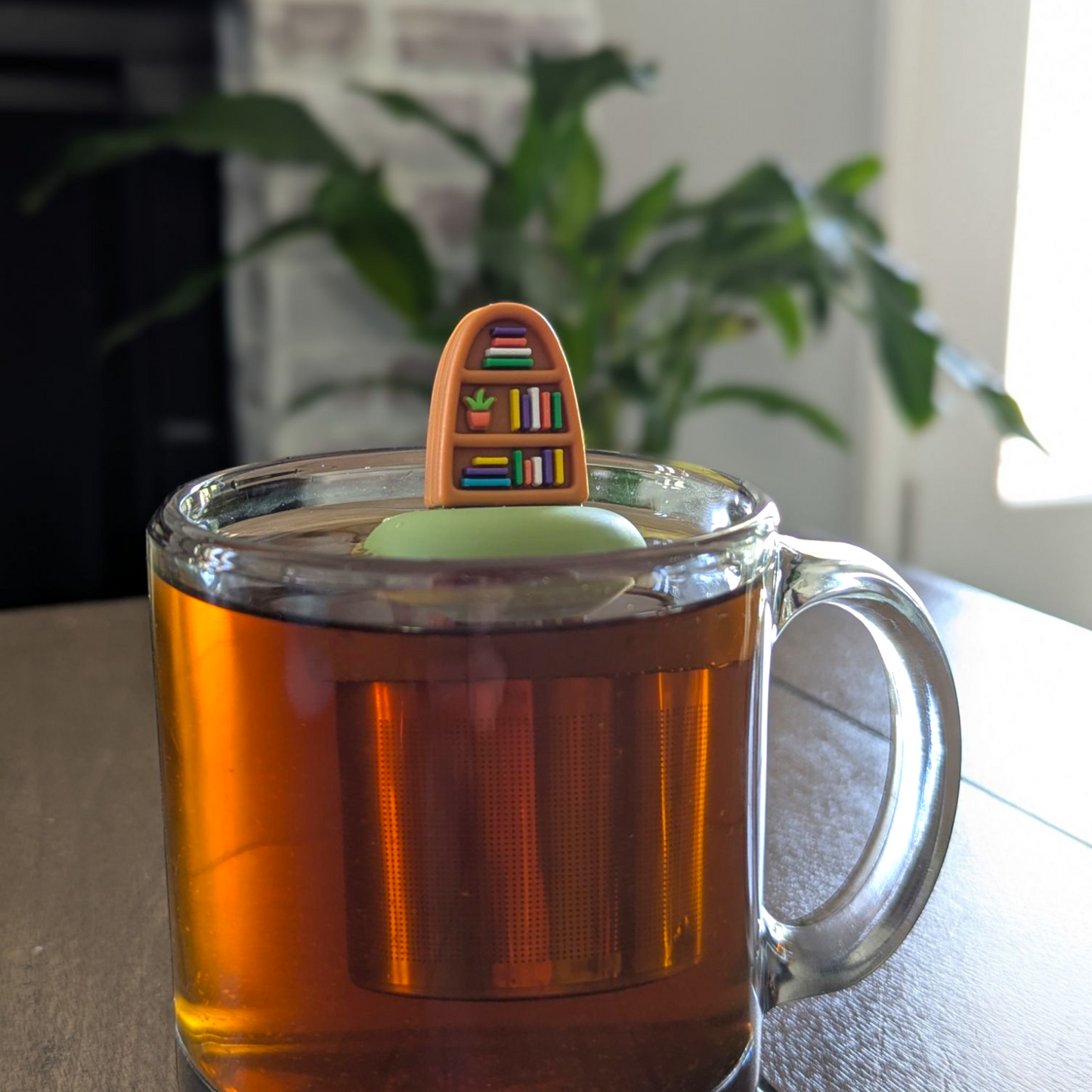 Plant Bookshelf Floating Tea Steeper™