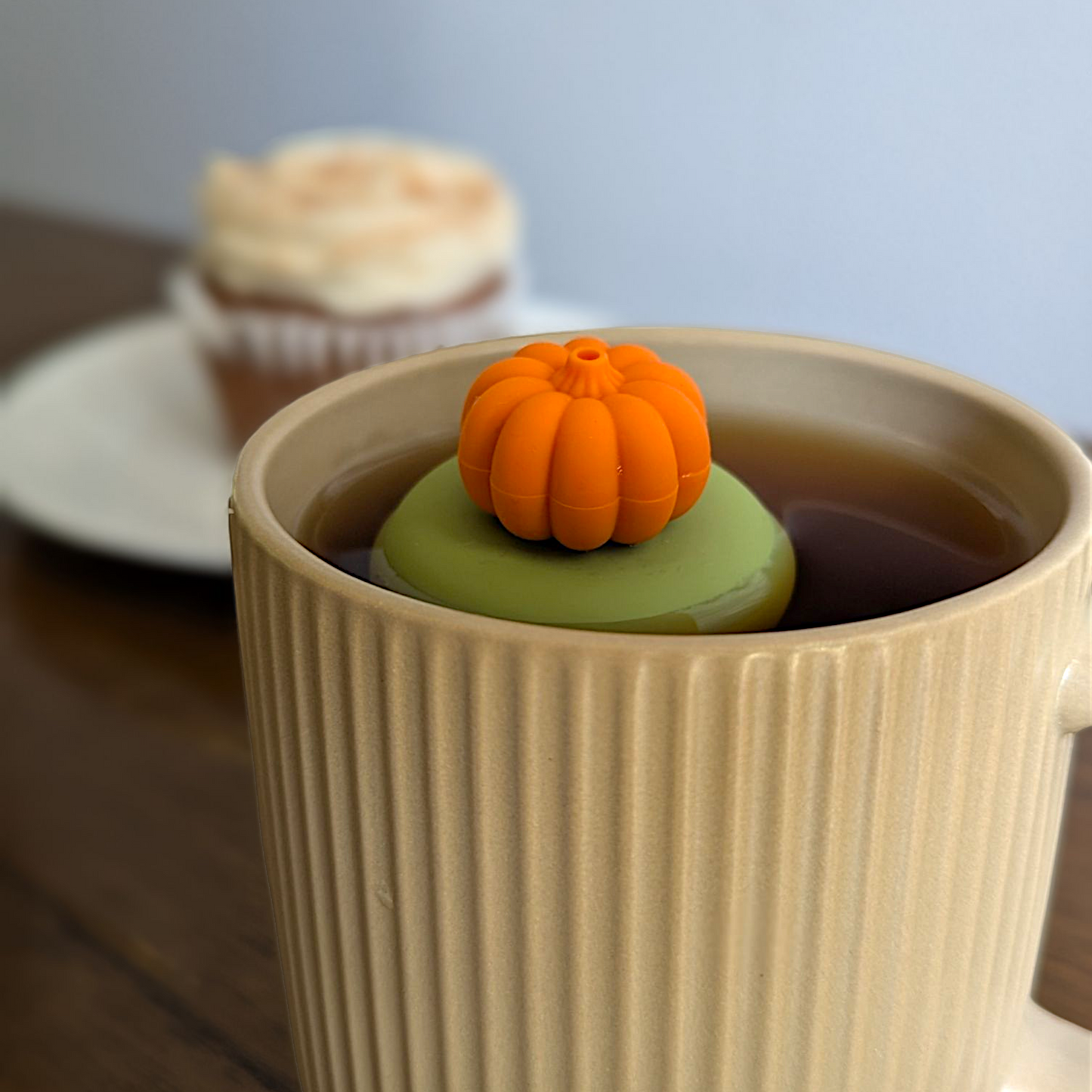 3D pumpkin Floating Tea Steeper™ l green base