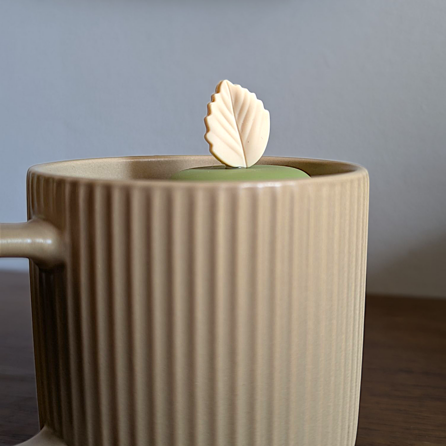 Ivory Herb Leaf Floating Tea Steeper™