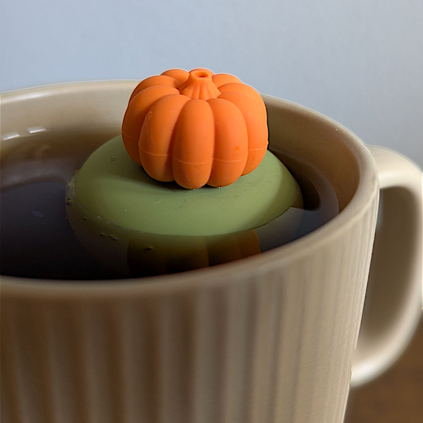 3D pumpkin Floating Tea Steeper™ l green base