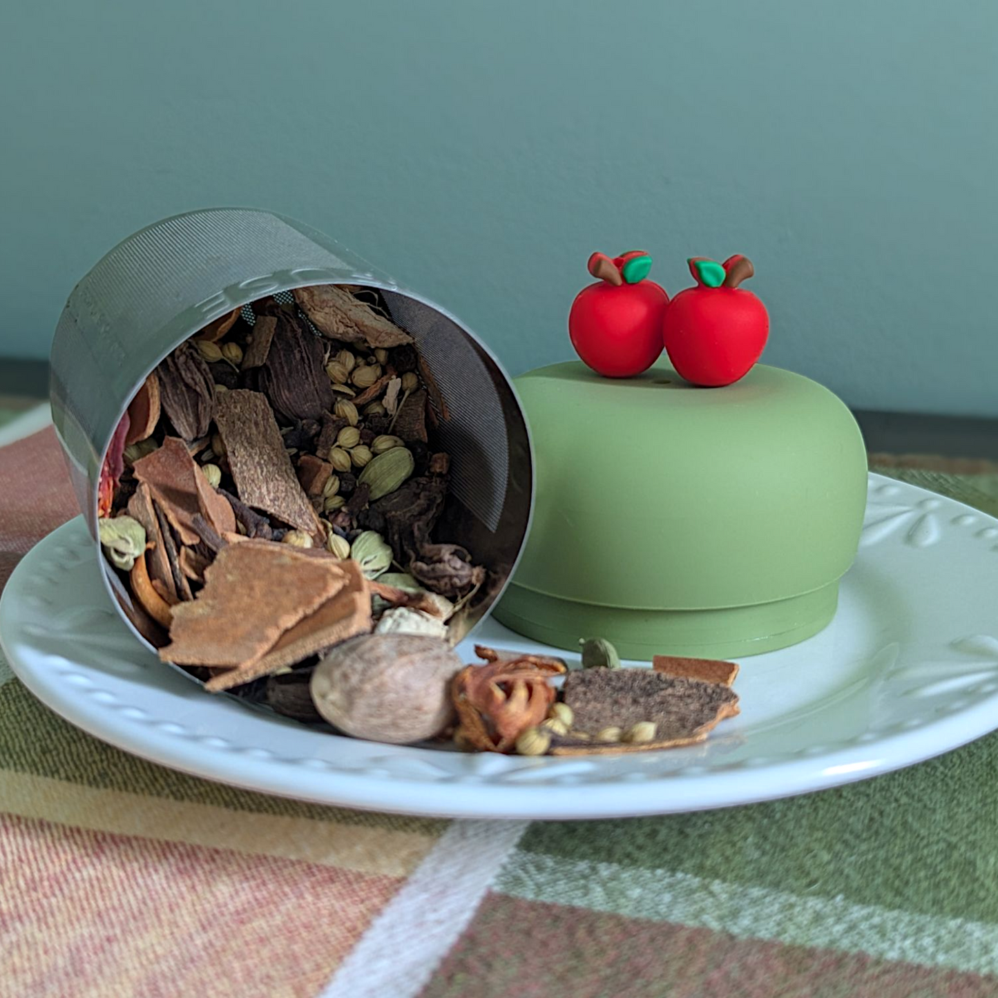 Floating Large Apples Tea infuser