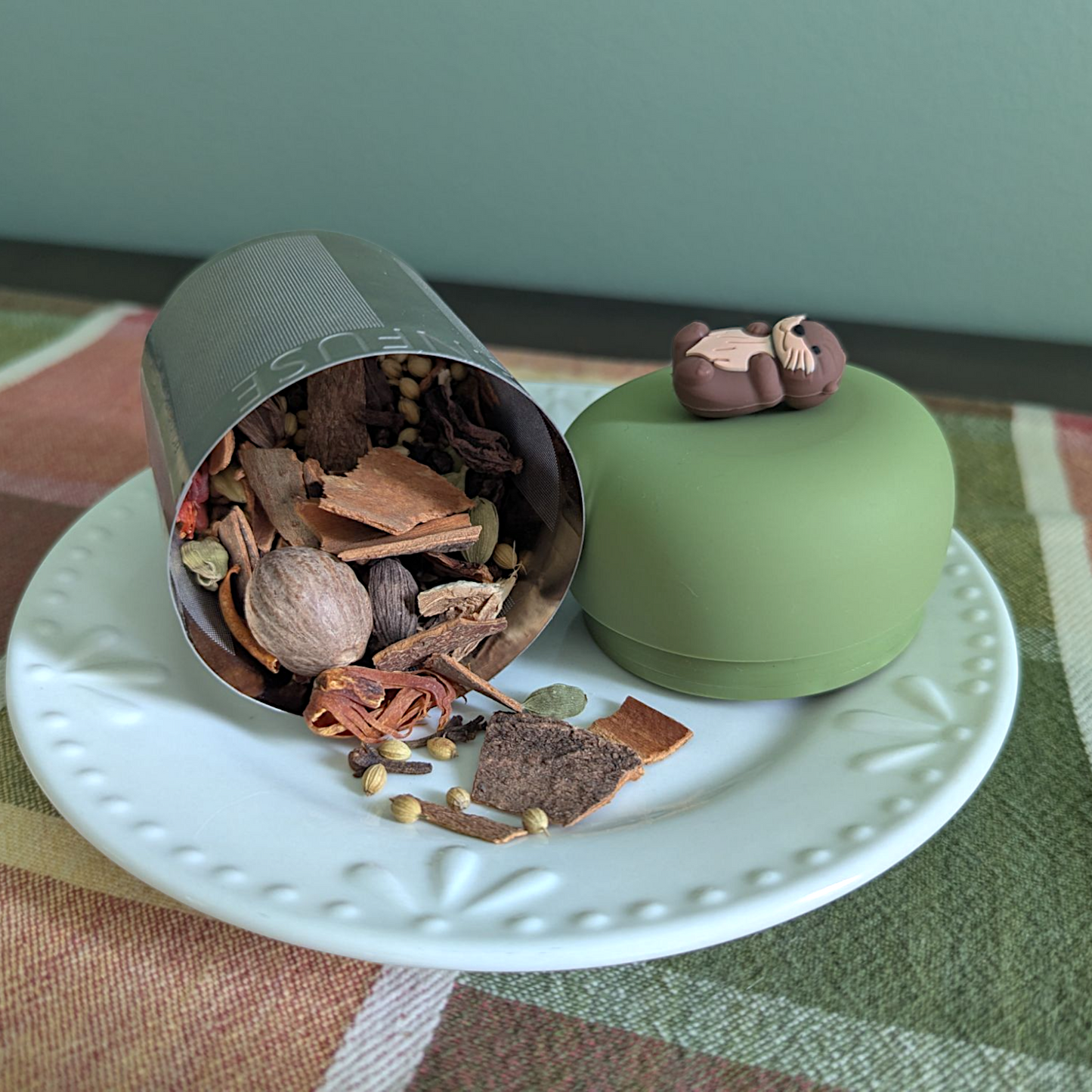 Floating Large Otter Tea infuser